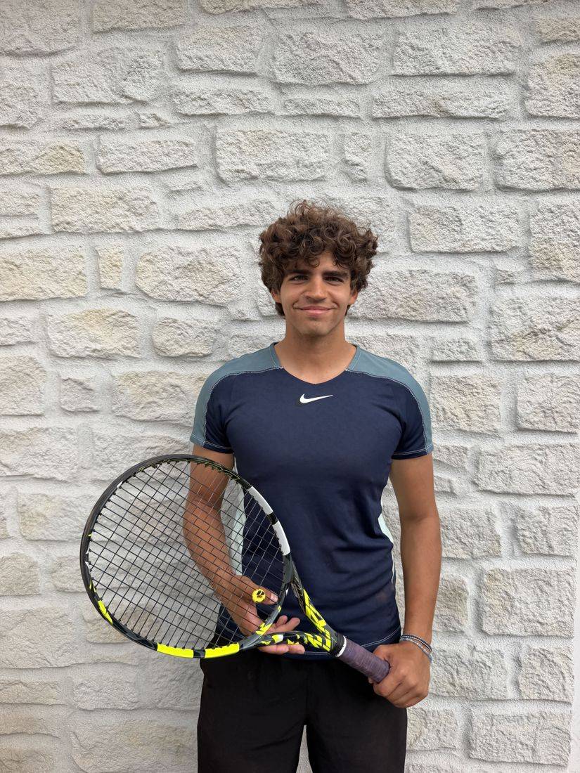 Kilyan, Moniteur de tennis