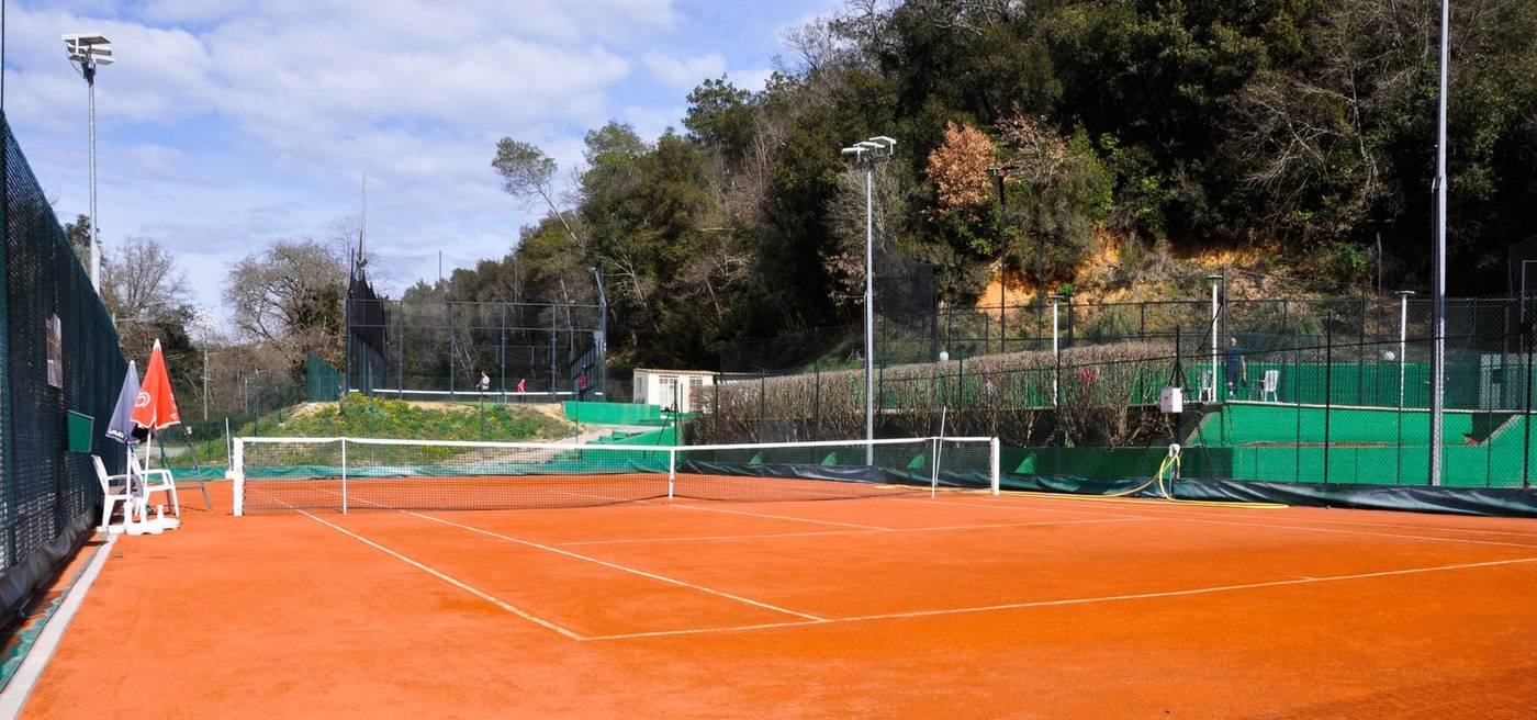 Court de tennis en terre battue du Tennis Club Les Acacias à La Gaude